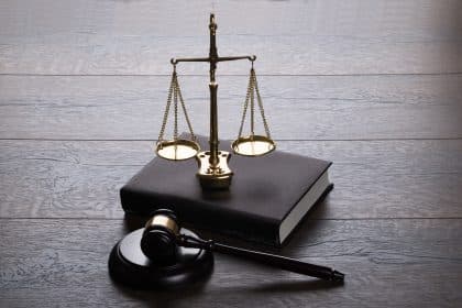 Meer rechtsbescherming? Minder rechters!