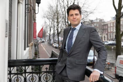 Topadvocaat Versteeg: 'In mijn eerste aanbestedingszaak vroeg de inschrijver om een rode kaart'