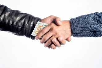 Politiecommissaris geschorst vanwege corruptie