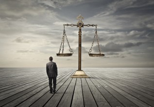 Bewijslast conflict bij aanbestedende dienst