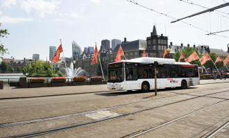 Rotterdam en Den Haag besteden busvervoer niet aan