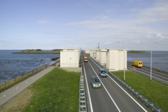 Fluor probeert aanbesteding Afsluitdijk zelf binnen te halen