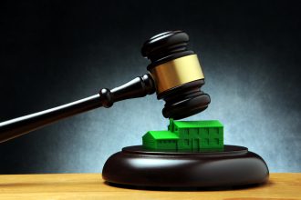 Zijn woningcorporaties aanbestedende diensten?