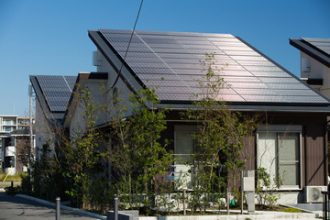 Ambitieus aanbestedingsproject moet drempels voor zonnepanelen wegnemen