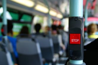 Diensten aanbesteden op prijs leidt tot ongewenste maatschappelijke effecten
