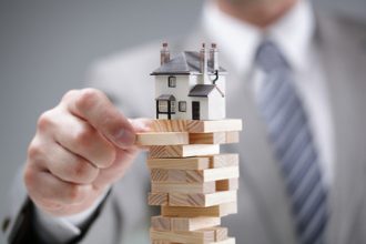 Bouwsector is risicovolle aanbestedingen zat