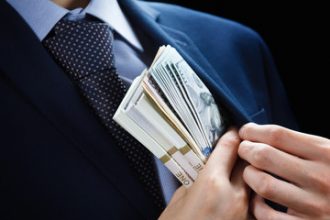 Medewerker Rijkswaterstaat fraudeert grootschalig